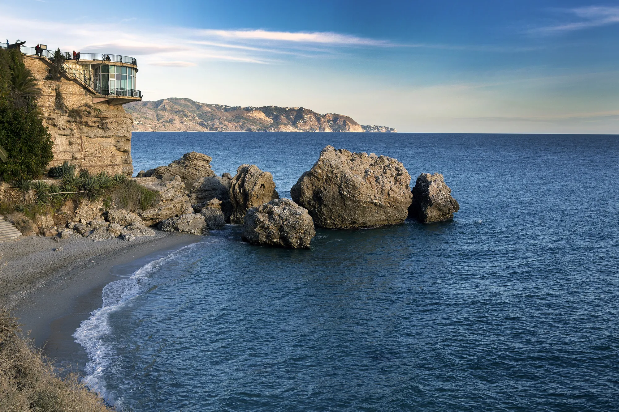 Le Balcón de Europa au-dessus de la Méditerranée à Nerja